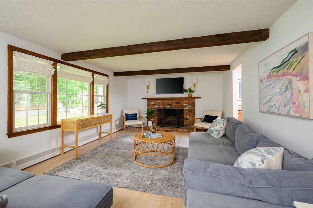 11 Williamsburg Ln