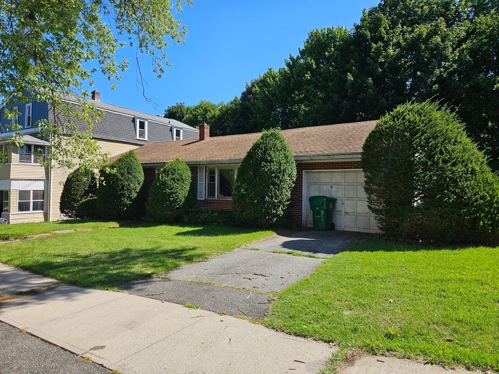 37 Academy St, Chicopee, MA Photo #11