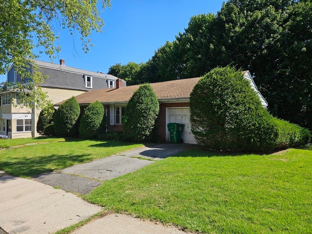 Photo of 37 Academy St, Chicopee, MA
