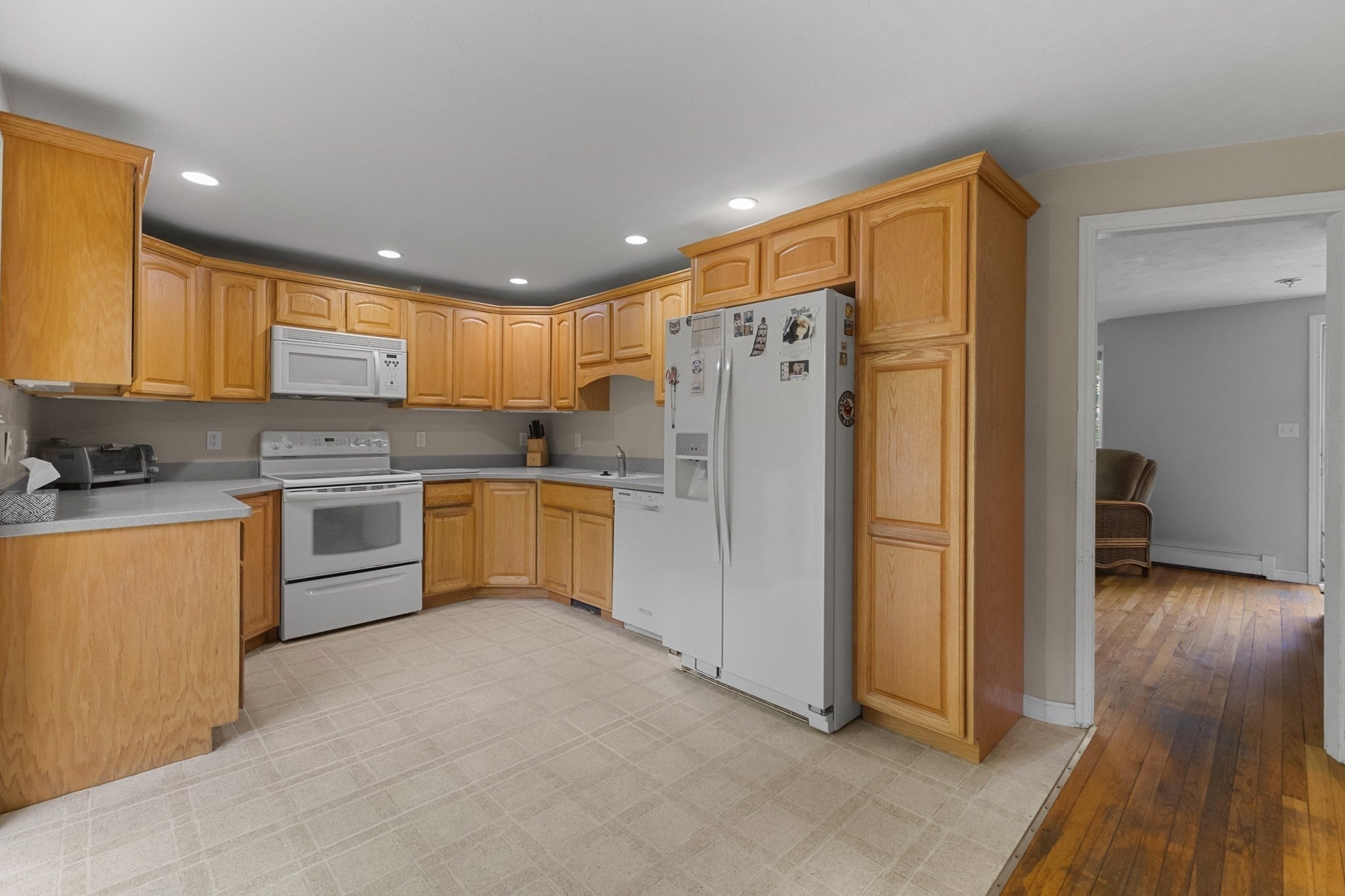 15 Mars DR, Shrewsbury, MA, 15 Mars DR, Shrewsbury, MA Photo #9