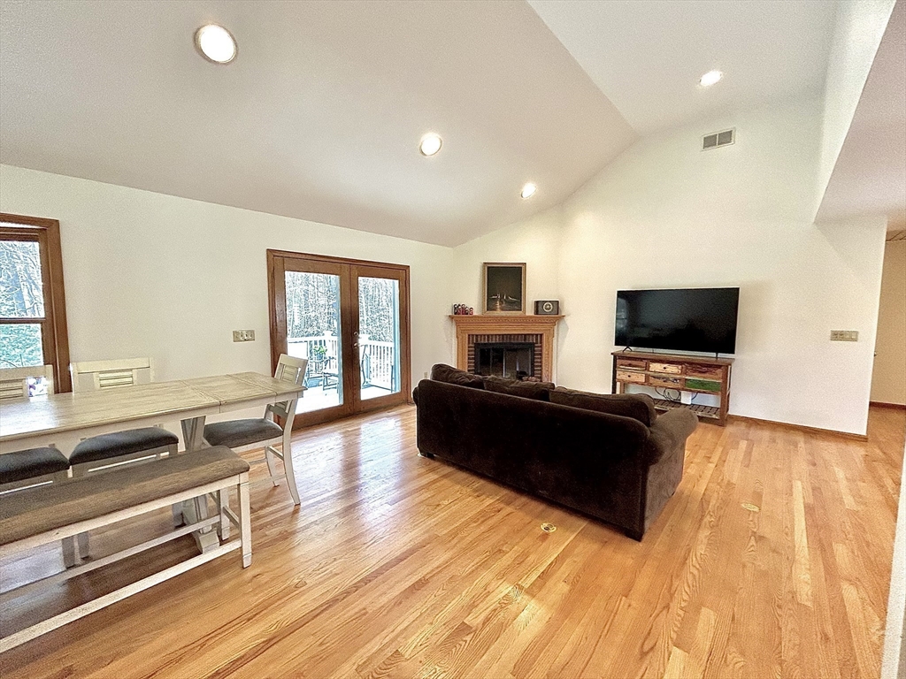 14 Country Club Rd