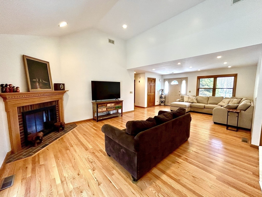 14 Country Club Rd