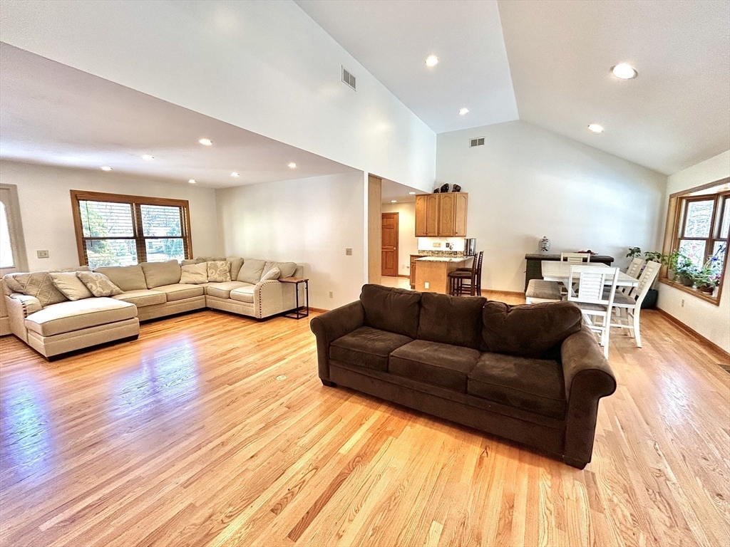 14 Country Club Rd