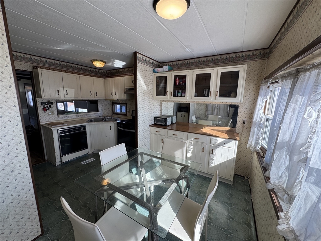 252 Newbury St Lot 41