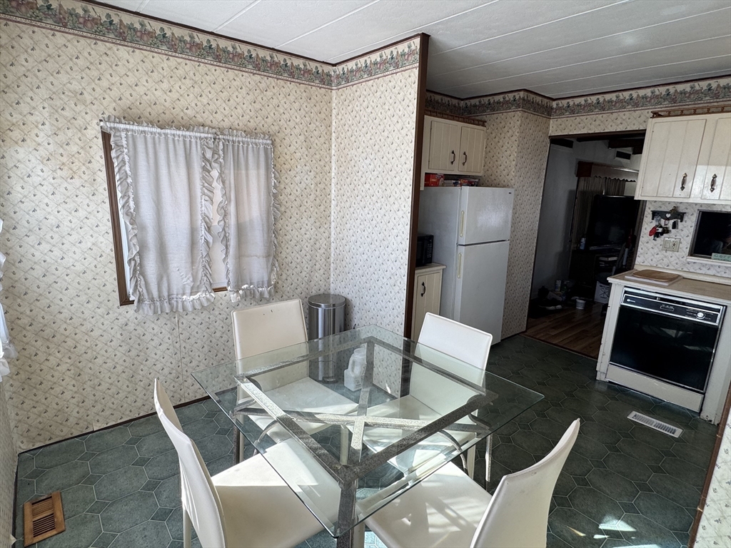 252 Newbury St Lot 41