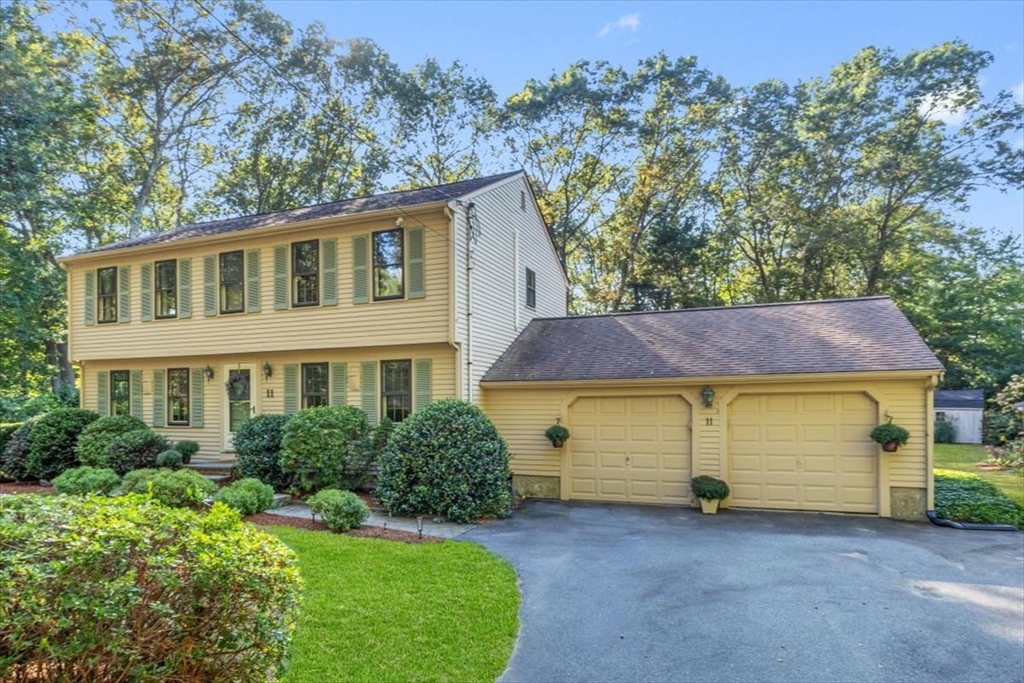 11 Hickory Ln