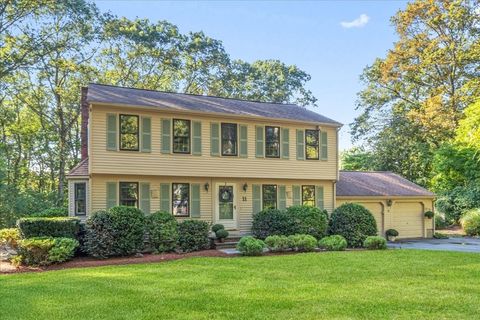 11 Hickory Ln Walpole MA 02081