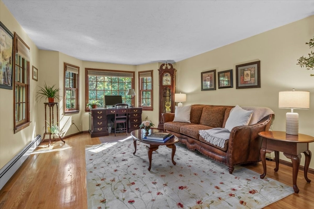 11 Hickory Ln