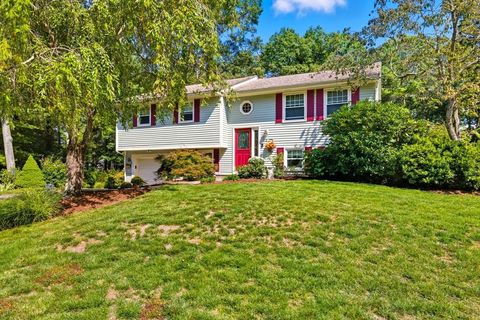 3 Cushing Ln Mansfield MA 02048