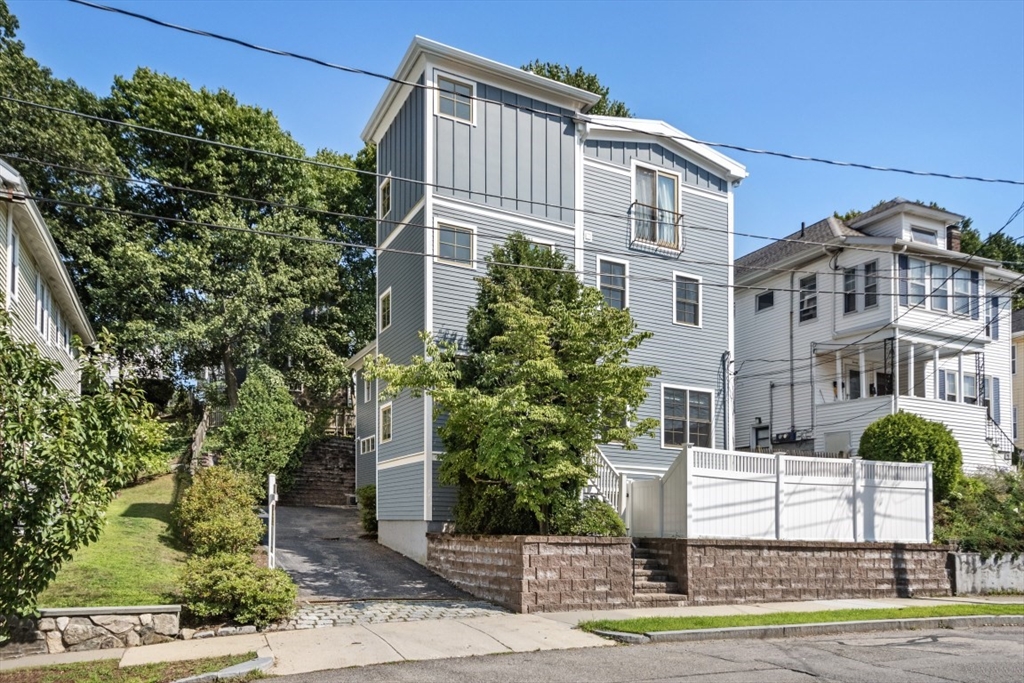 Watertown, Massachusetts 02472, United States, 3 Bedrooms Bedrooms, ,3 BathroomsBathrooms,Residential,Active,182769