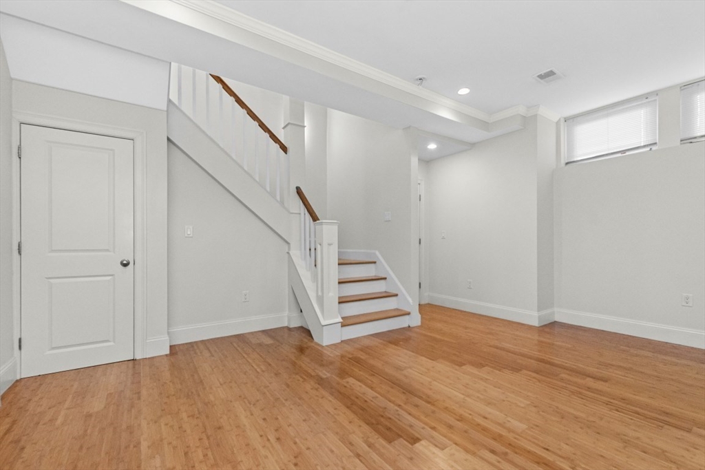 Watertown, Massachusetts 02472, United States, 3 Bedrooms Bedrooms, ,3 BathroomsBathrooms,Residential,Active,182769