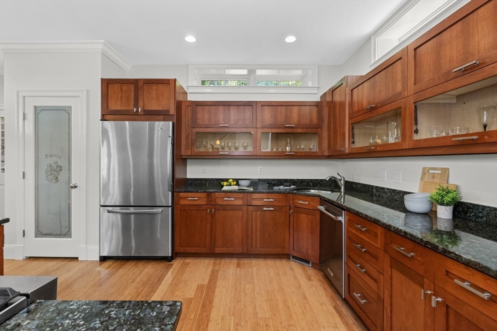 Watertown, Massachusetts 02472, United States, 3 Bedrooms Bedrooms, ,3 BathroomsBathrooms,Residential,Active,182769