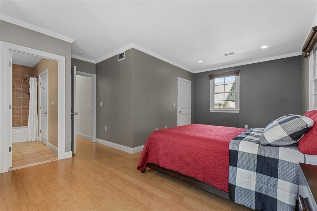 Watertown, Massachusetts 02472, United States, 3 Bedrooms Bedrooms, ,3 BathroomsBathrooms,Residential,Active,182769