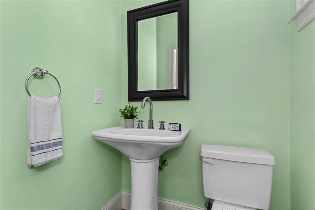 Watertown, Massachusetts 02472, United States, 3 Bedrooms Bedrooms, ,3 BathroomsBathrooms,Residential,Active,182769