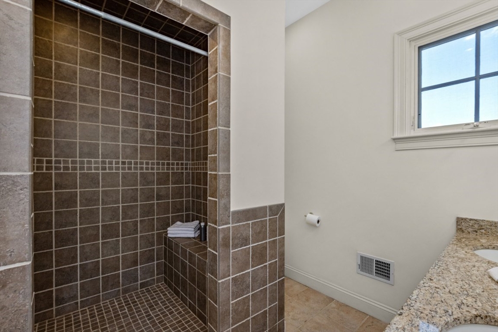 Watertown, Massachusetts 02472, United States, 3 Bedrooms Bedrooms, ,3 BathroomsBathrooms,Residential,Active,182769