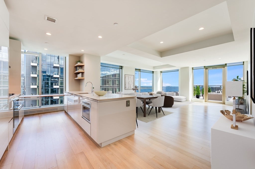 133 Seaport Blvd 12