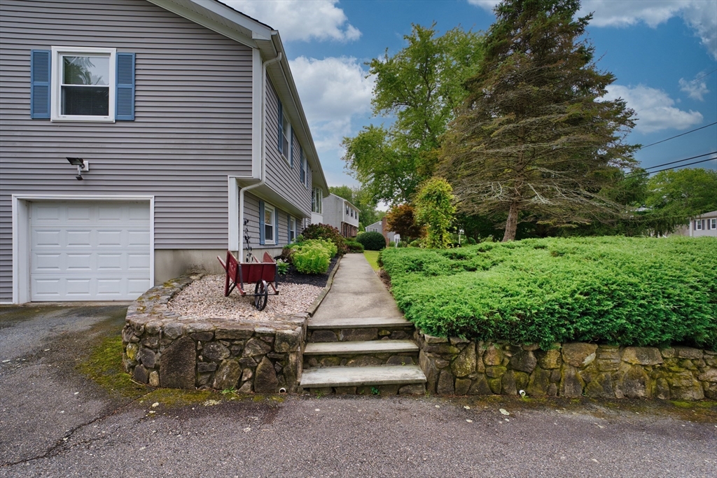 6 Crescent Dr