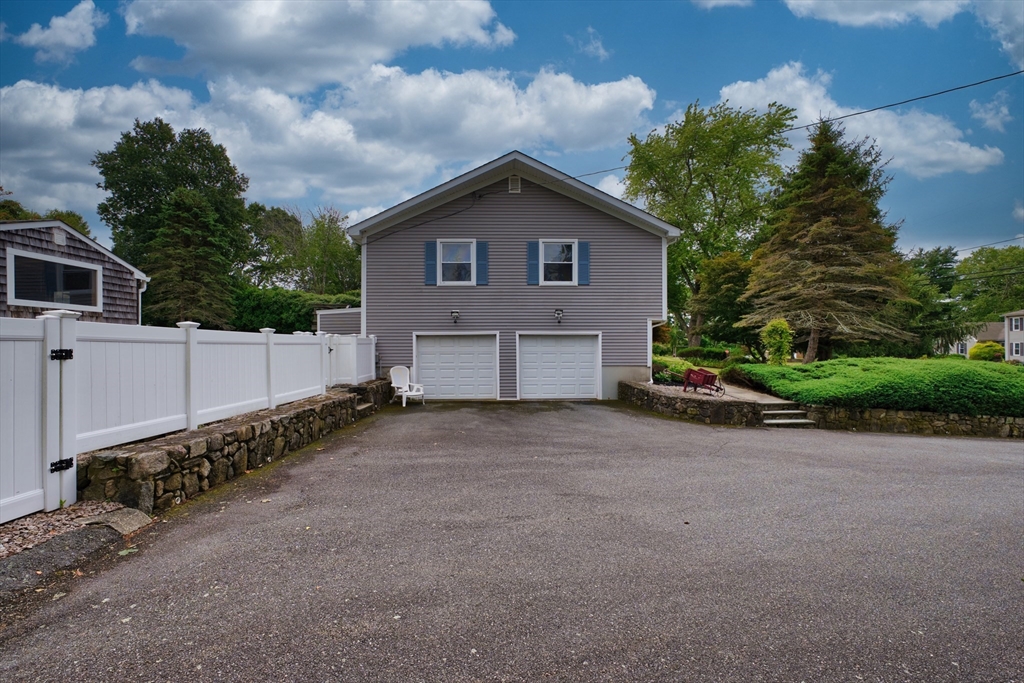 6 Crescent Dr