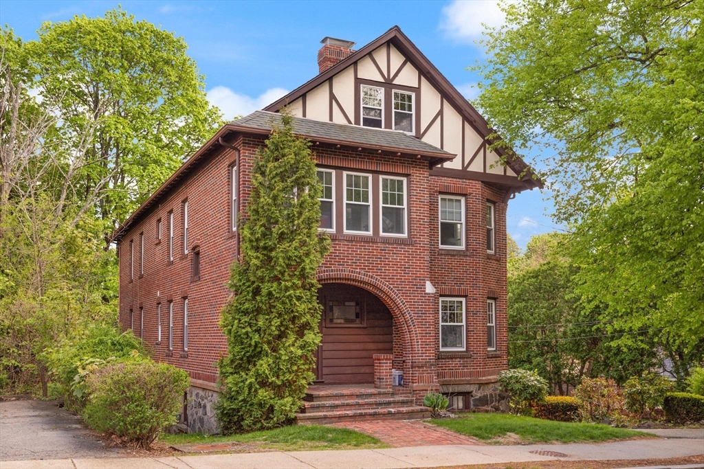 Photo of 47 Park Ave Ext, Arlington, MA