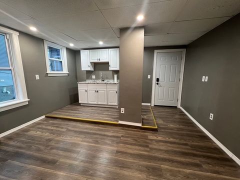 81 Merrifield B1 Worcester MA 01605