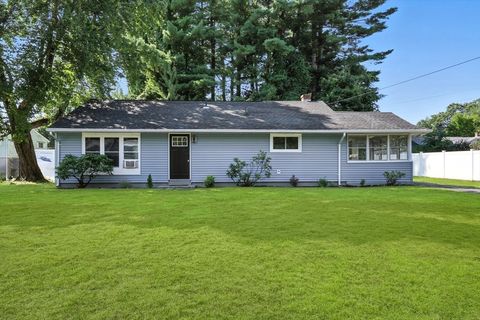 17 Pebble Mill Rd Springfield MA 01118