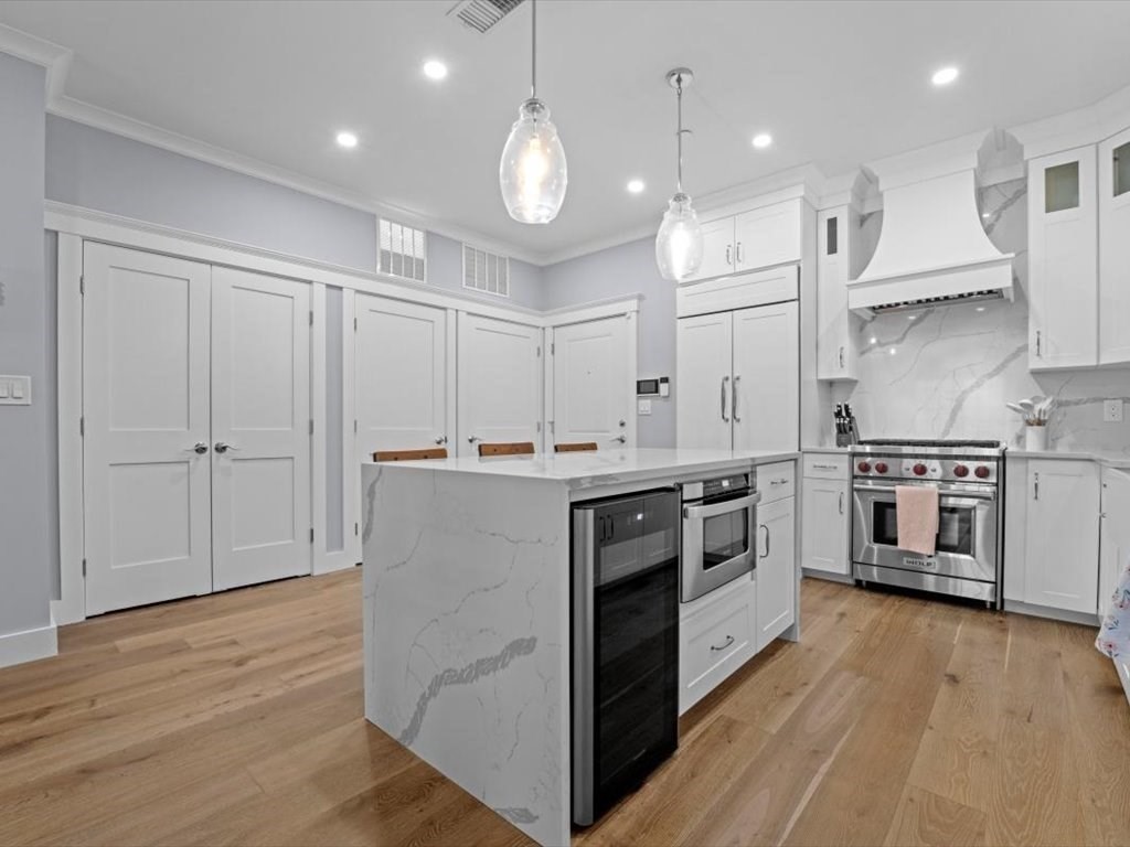 298 Washington Street 210