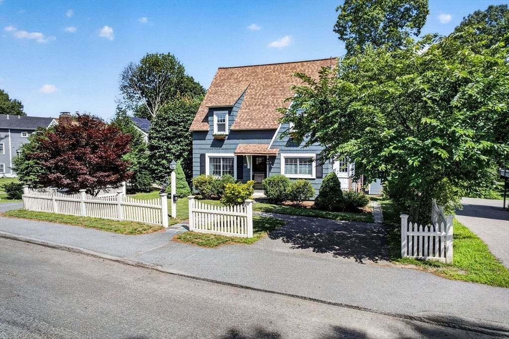 43 Atwood St, Wellesley, MA, 43 Atwood St, Wellesley, MA Photo #2