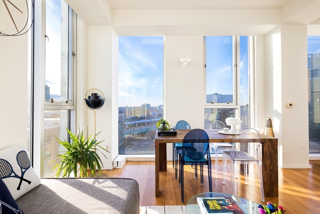 2 Earhart Street 904