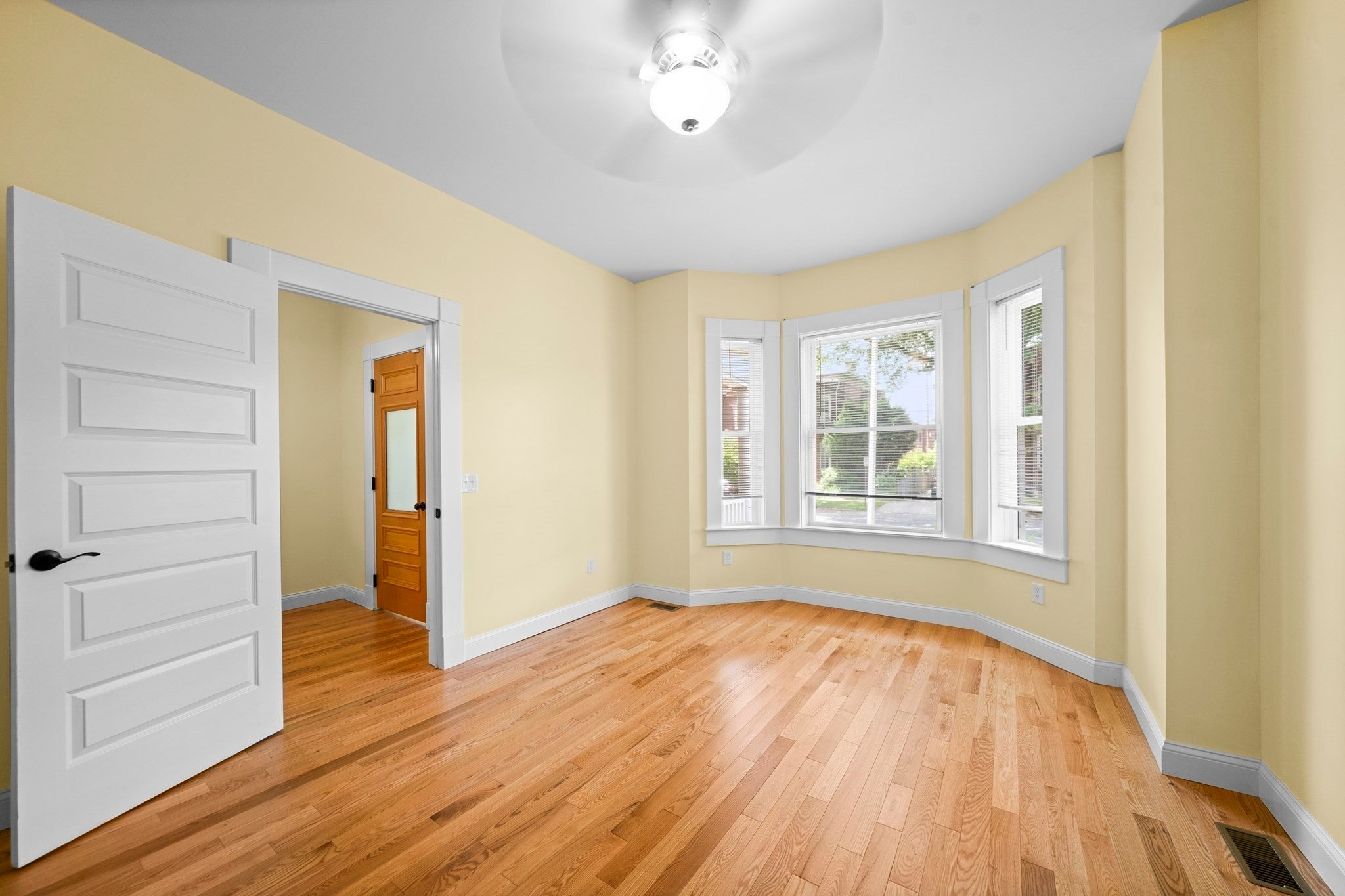 20 Linden St #-, Holyoke, MA, 20 Linden St #-, Holyoke, MA Photo #5
