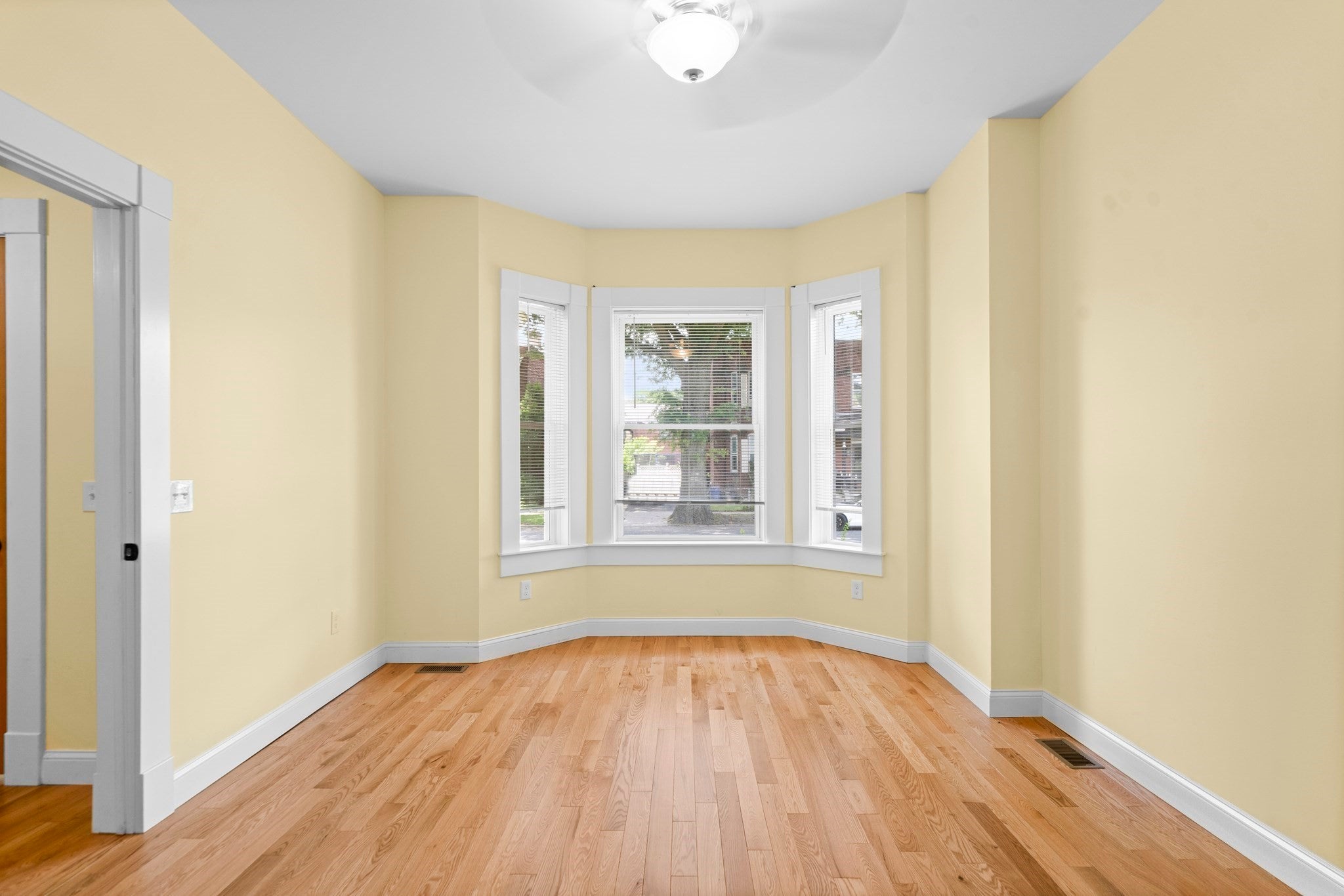 20 Linden St #-, Holyoke, MA, 20 Linden St #-, Holyoke, MA Photo #6