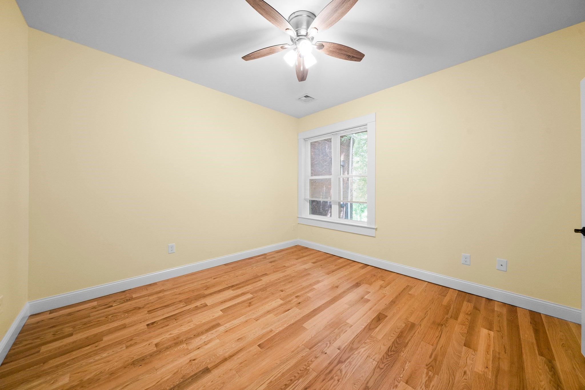 20 Linden St #-, Holyoke, MA, 20 Linden St #-, Holyoke, MA Photo #22
