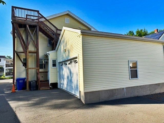 11 Maple Avenue