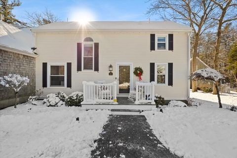 Photo of 14 Cedarledge Vlg #14, Cohasset, MA 02025 (MLS # 73470783)