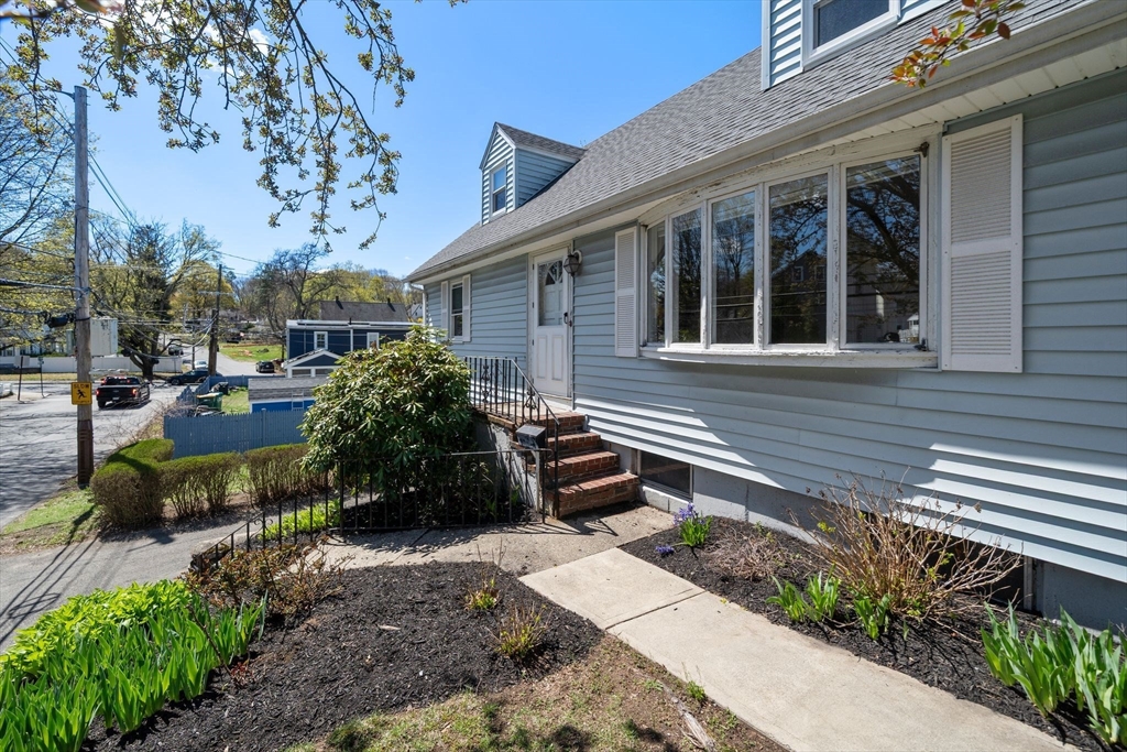 4 Spring Court