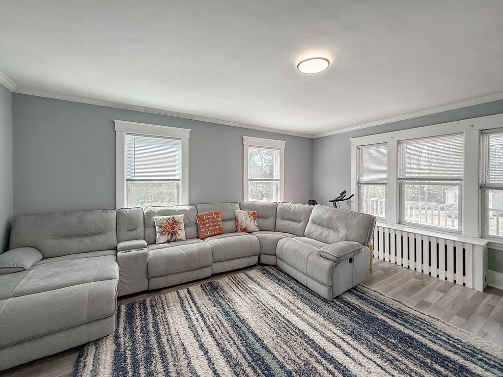 102 Chestnut St