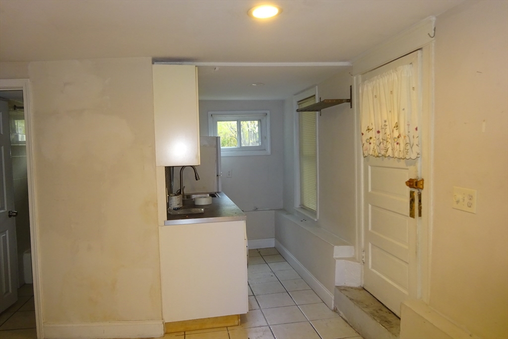 73 S Quinsigamond Ave