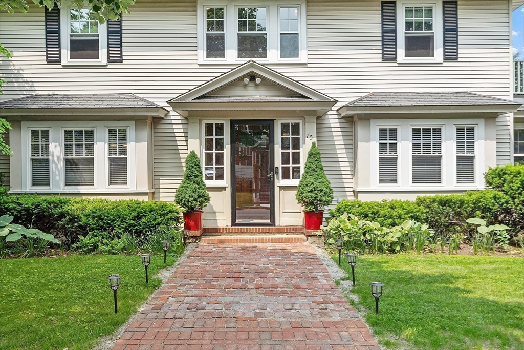75 Hillcroft Ave