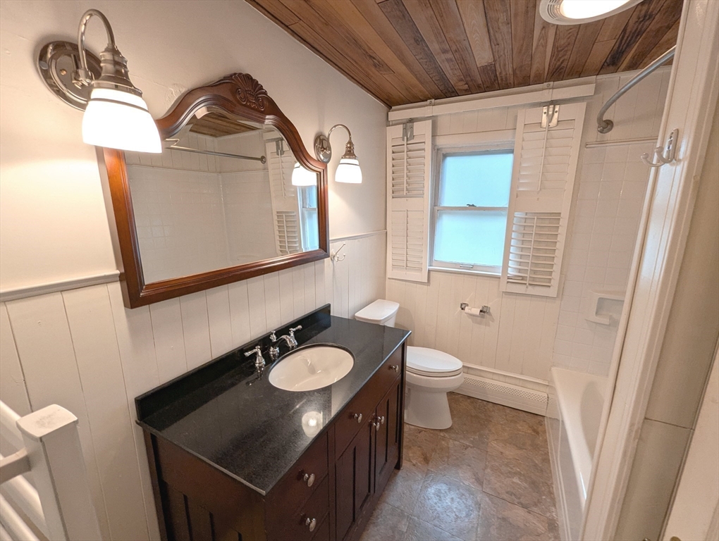 Franklin, Massachusetts 02038, United States, 3 Bedrooms Bedrooms, ,1 BathroomBathrooms,Residential,Pending,108594