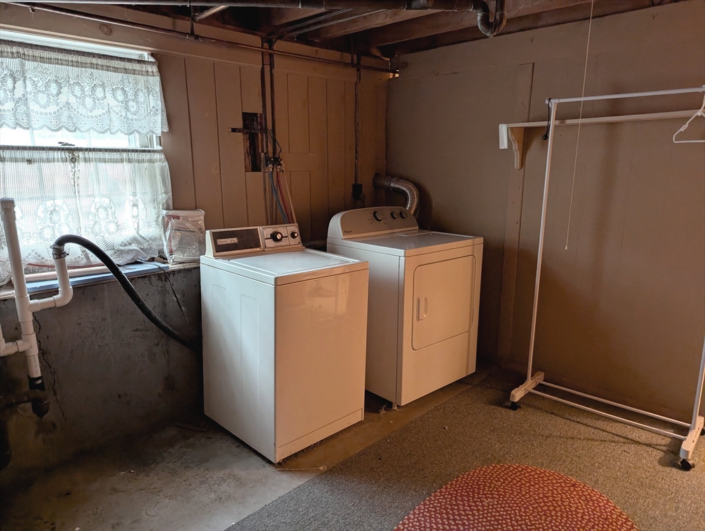 Franklin, Massachusetts 02038, United States, 3 Bedrooms Bedrooms, ,1 BathroomBathrooms,Residential,Pending,108594