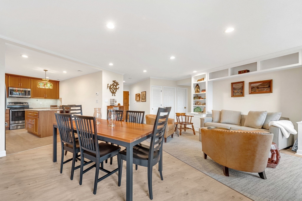 210 Nahanton St 417