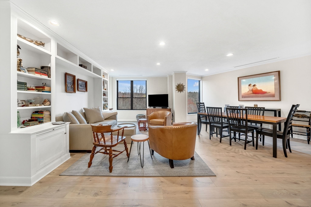 210 Nahanton St 417