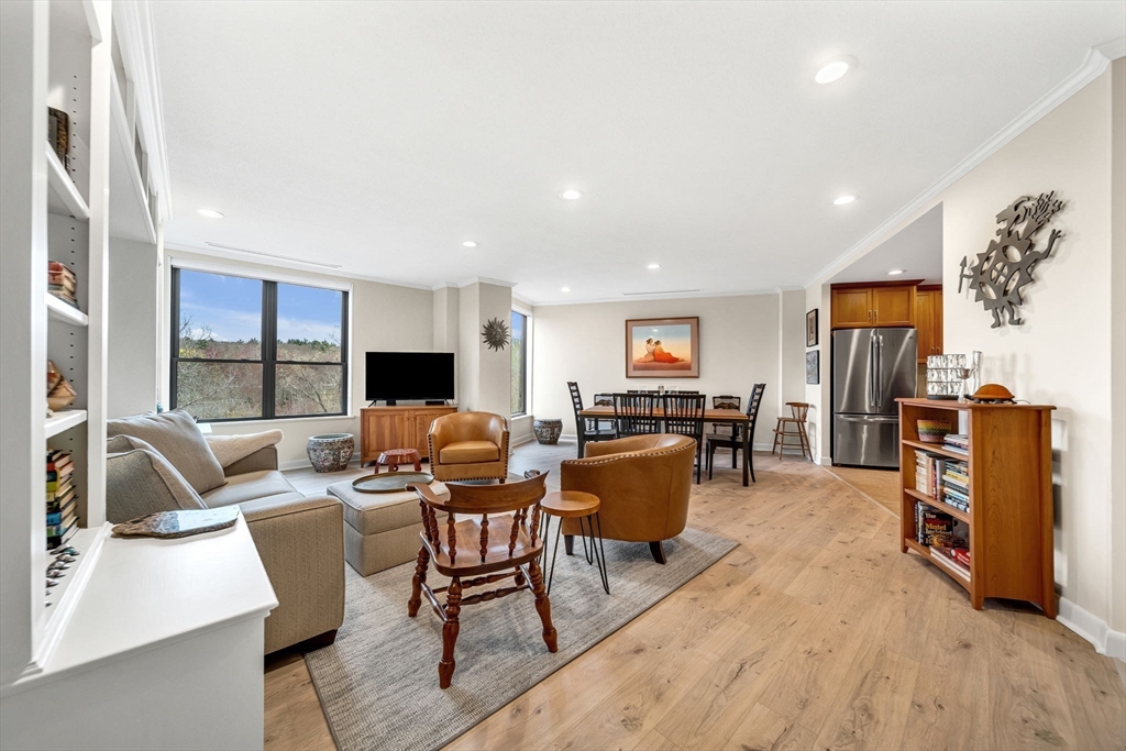 210 Nahanton St 417
