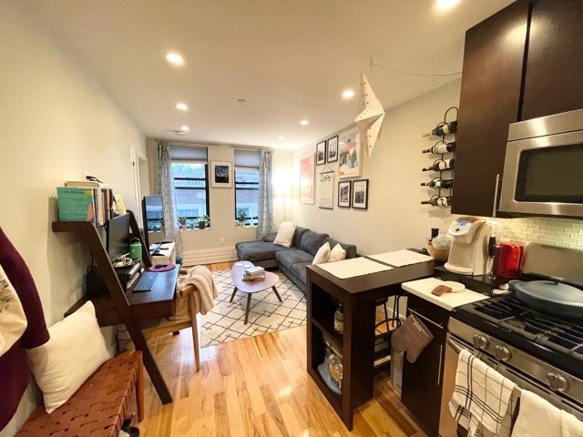 419 Hanover Street 6