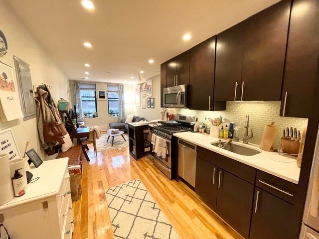 419 Hanover Street 6