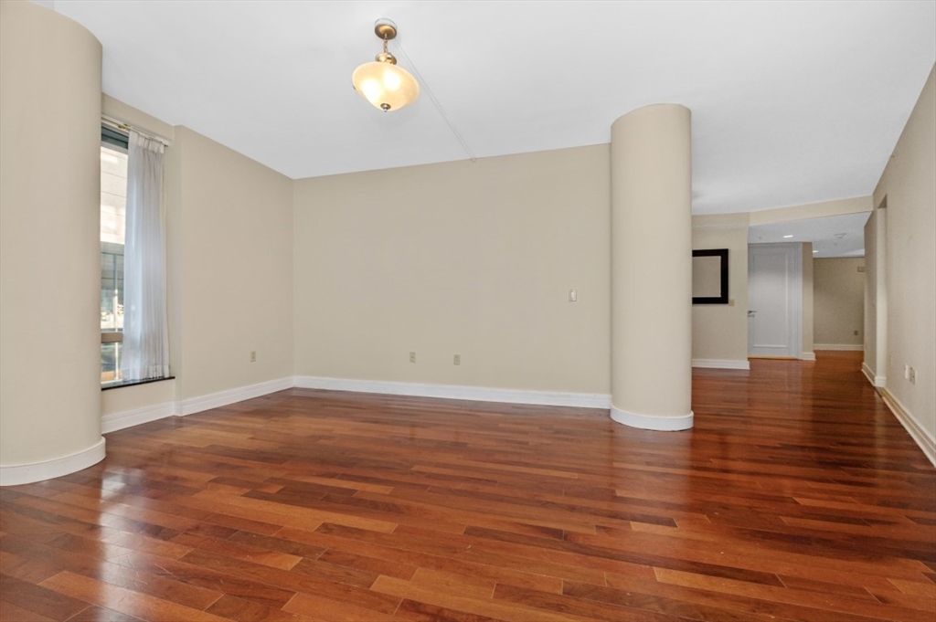 3 Avery St 306