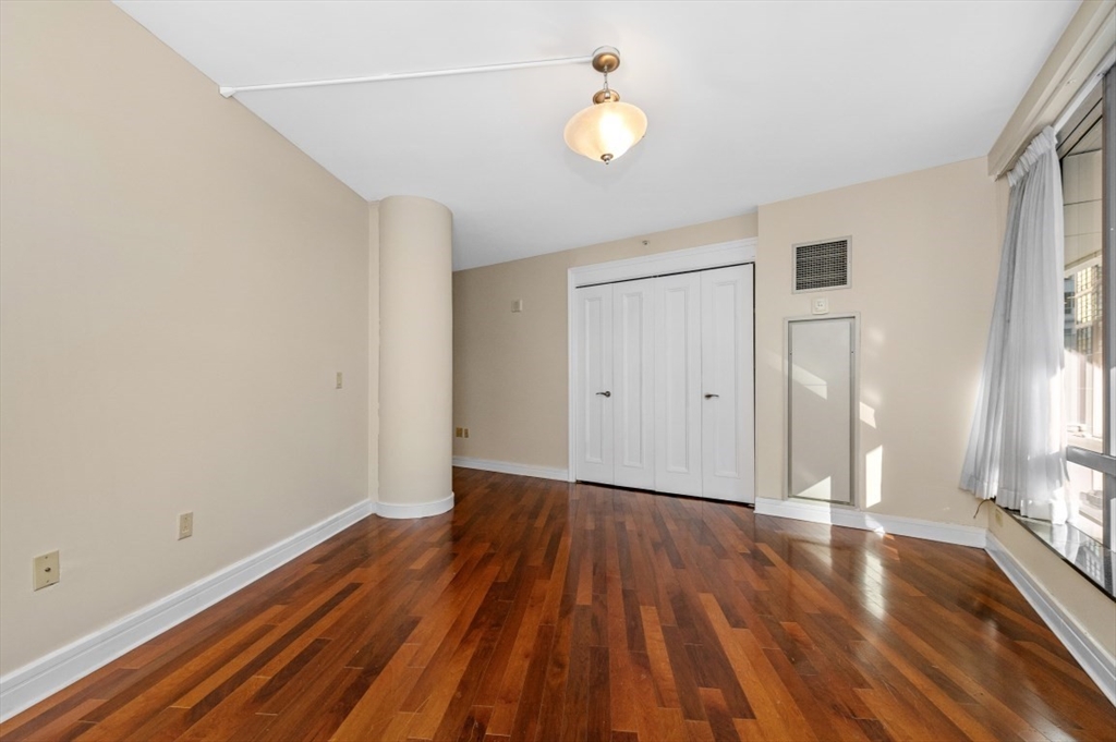 3 Avery St 306