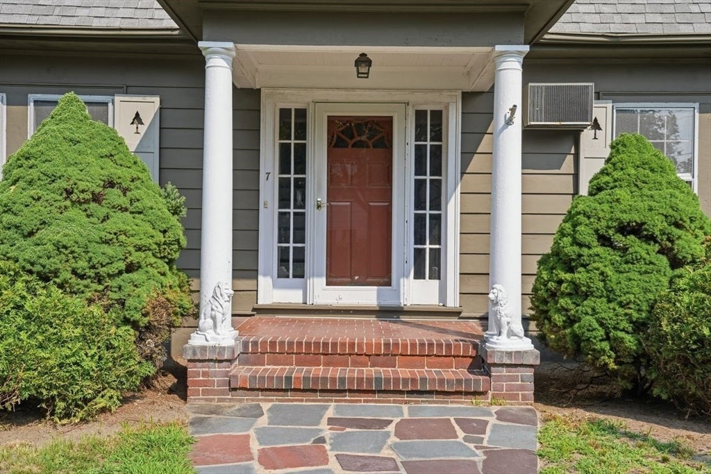 7 Fales Rd