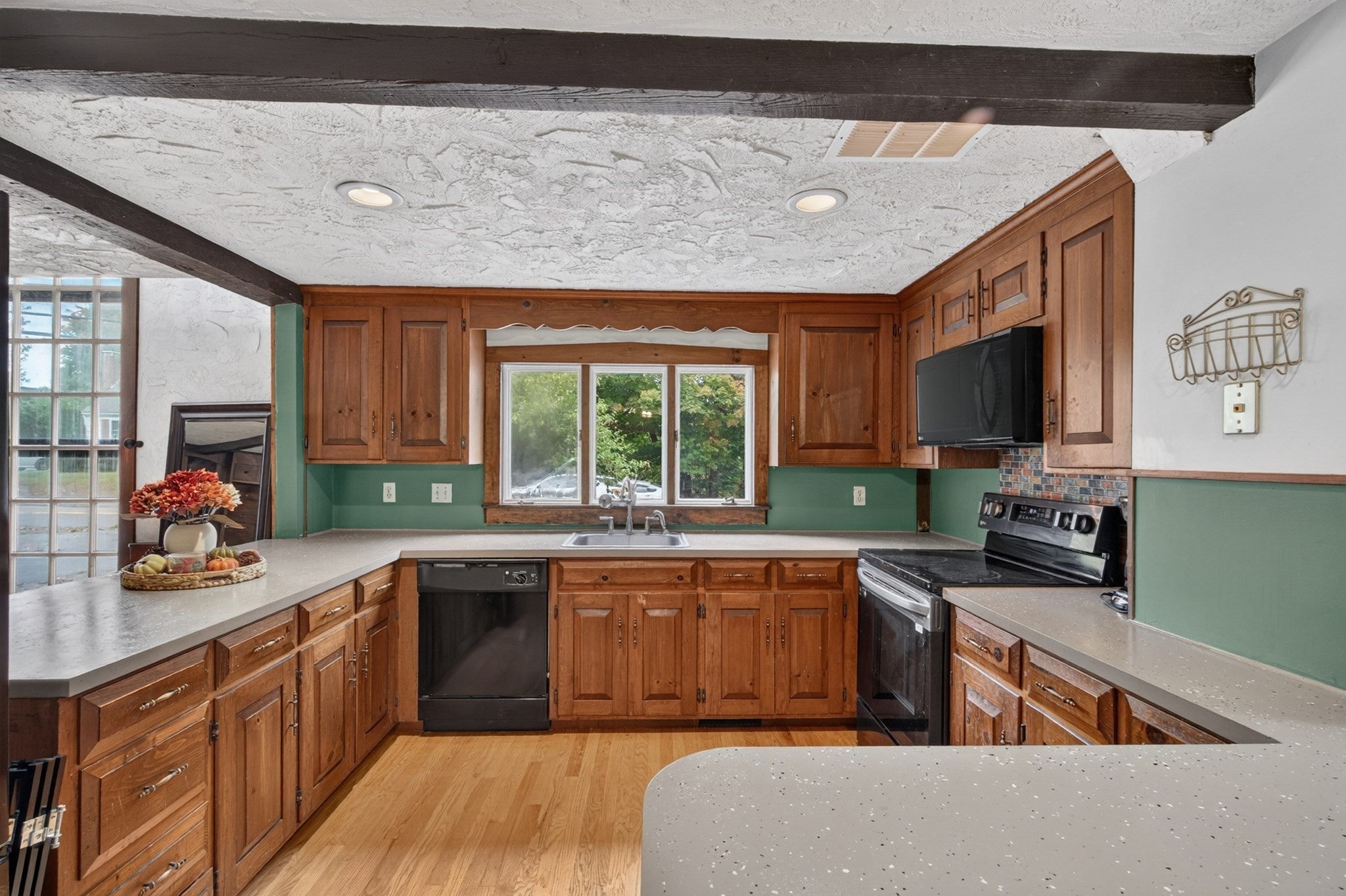184 Centre St, Danvers, MA, 184 Centre St, Danvers, MA Photo #3