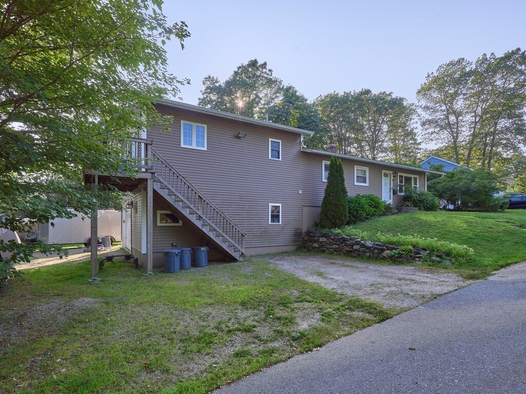 6 Pitcairn Ave