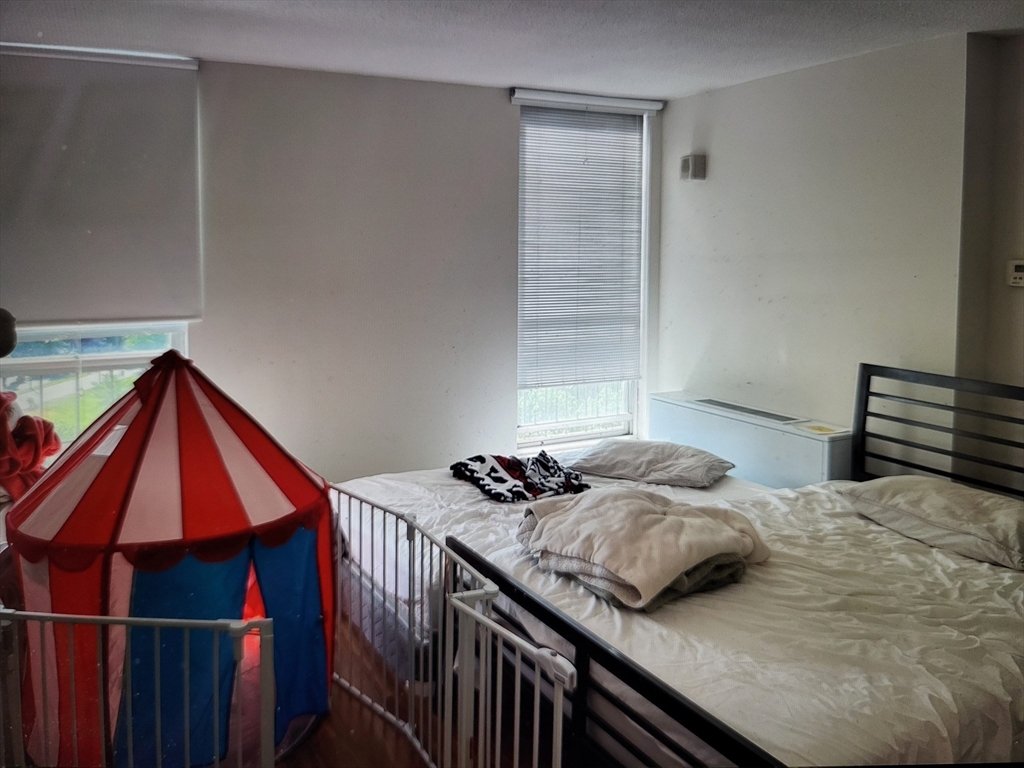 33 Pond Ave. 1013